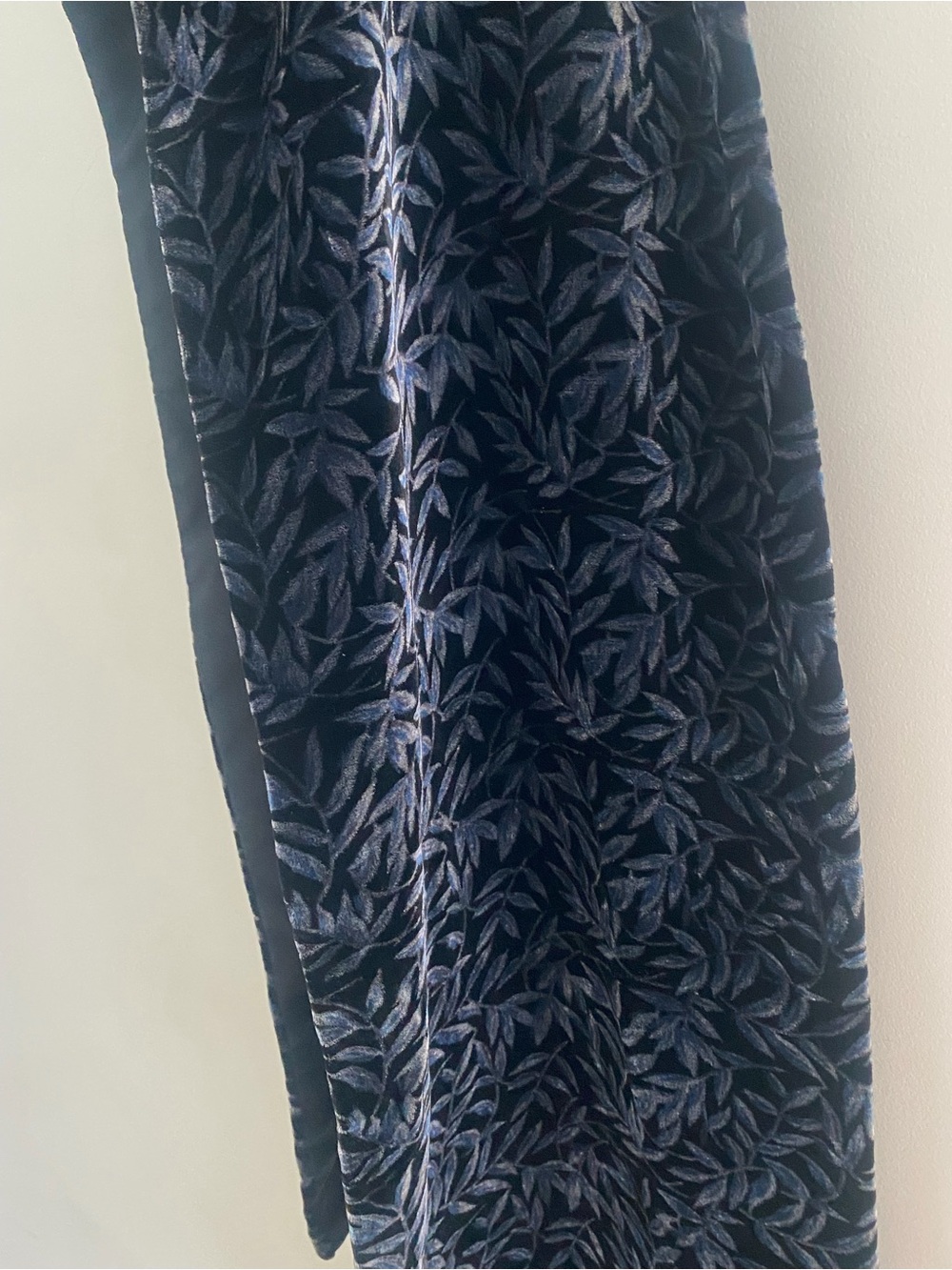 Witchy blk & dark blue velvet vintage 90’s scarf
